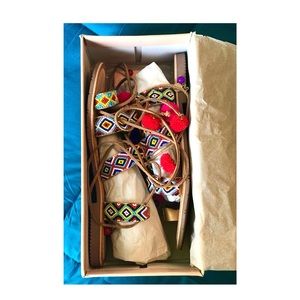 ✨NEW✨Chinese Laundry Pom Pom Sandal